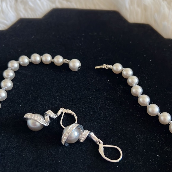 Vintage Black pearl necklace and earrings set - Picture 4 of 4